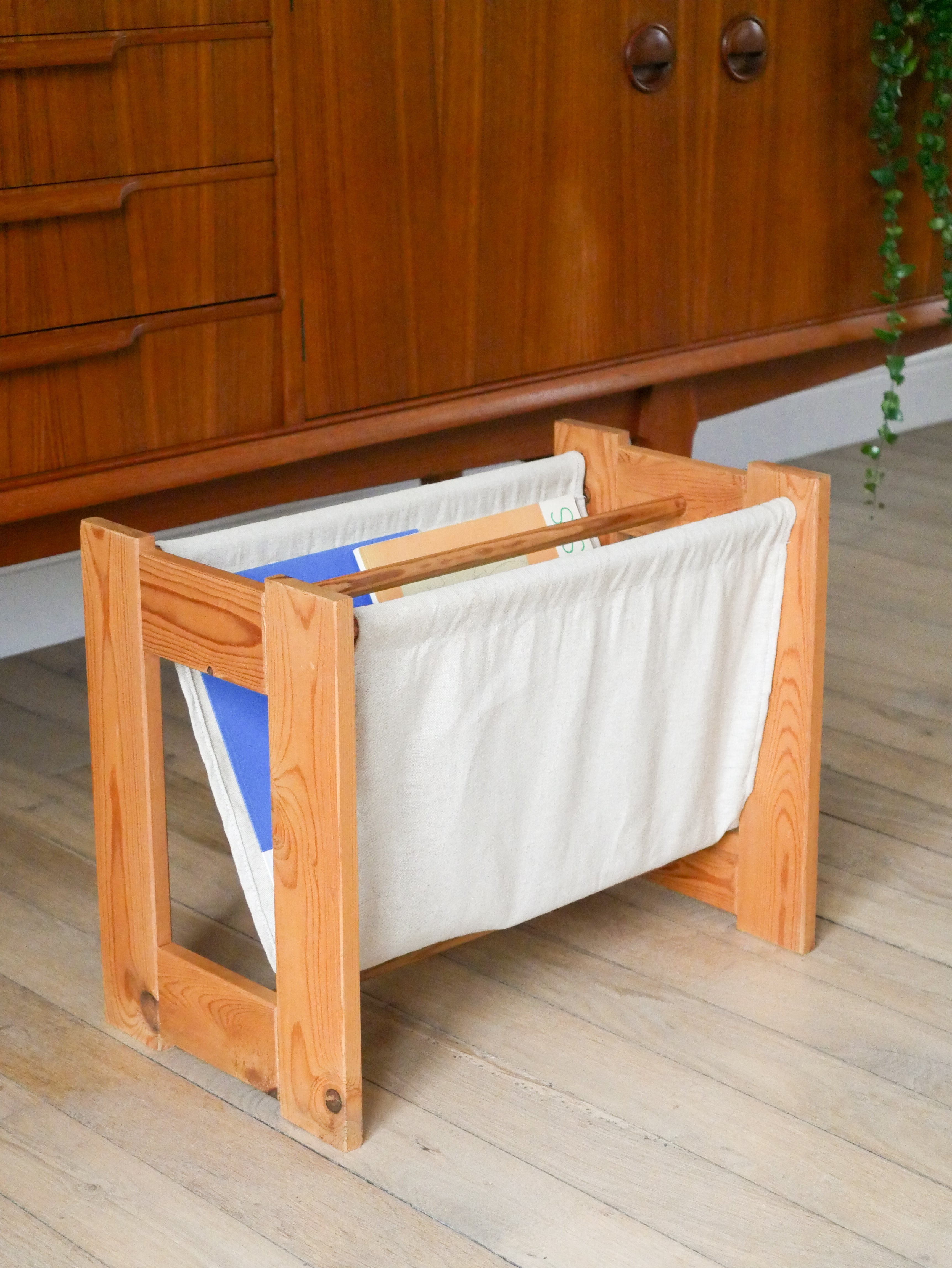 Porte-Revues En Pin Et En Lin, Bois Et Beige, Design, 1980