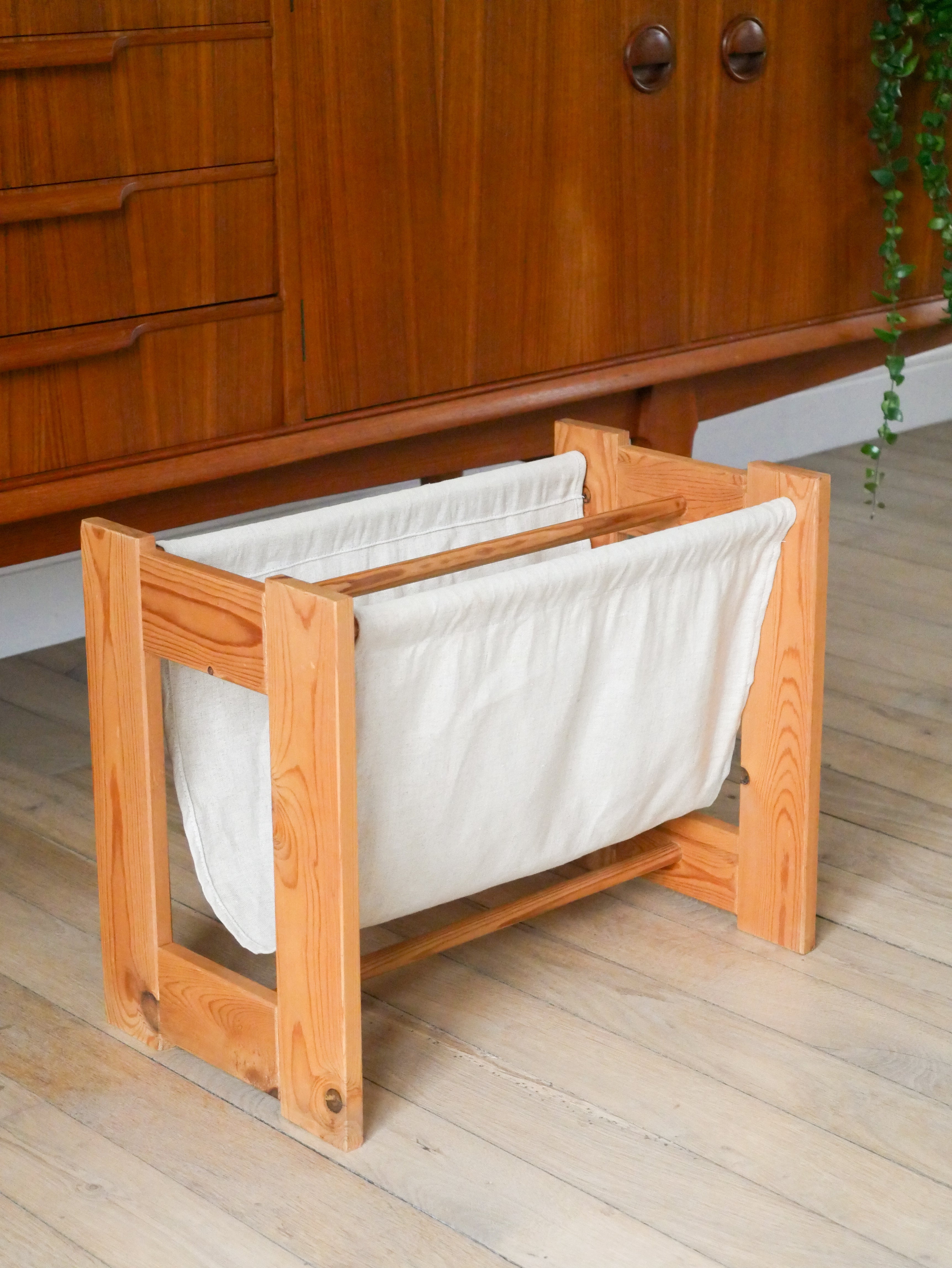 Porte-Revues En Pin Et En Lin, Bois Et Beige, Design, 1980