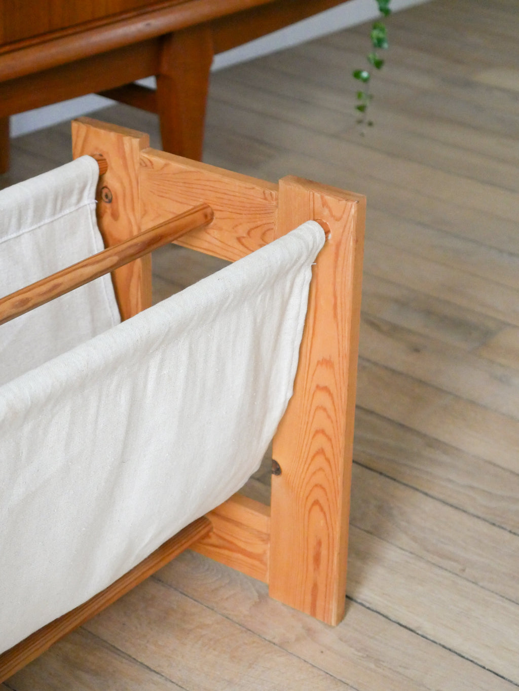 Porte-Revues En Pin Et En Lin, Bois Et Beige, Design, 1980