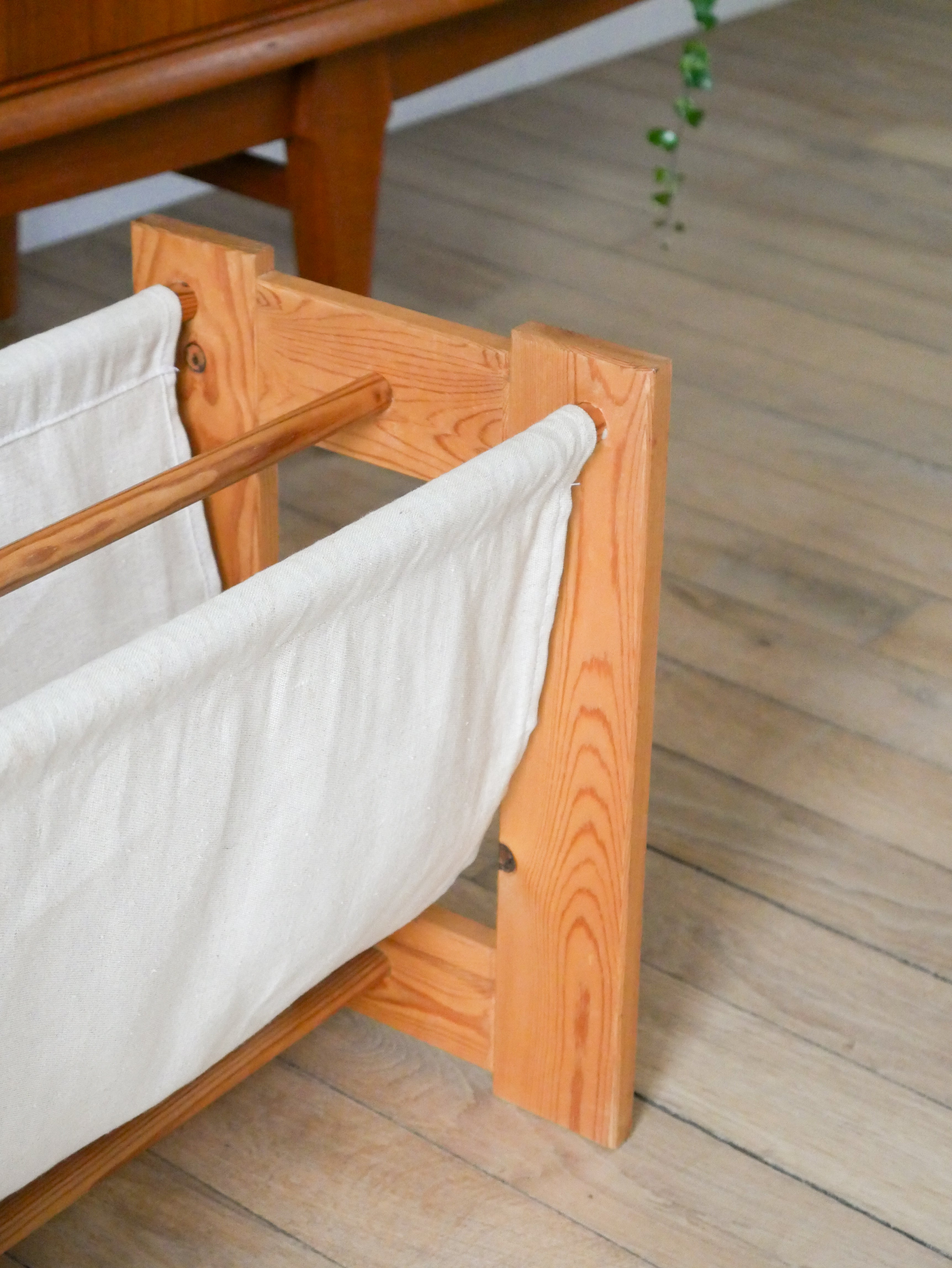 Porte-Revues En Pin Et En Lin, Bois Et Beige, Design, 1980