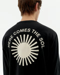 Camiseta negra sol retro Emilio sostenible-1