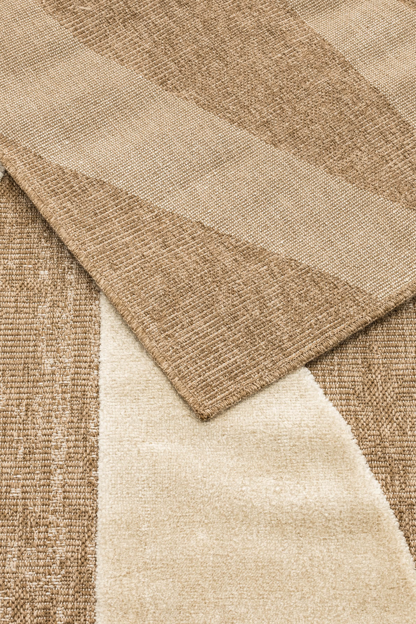 Tapis aspect jute motif abstrait doux  : PAL9489BLA PALMA