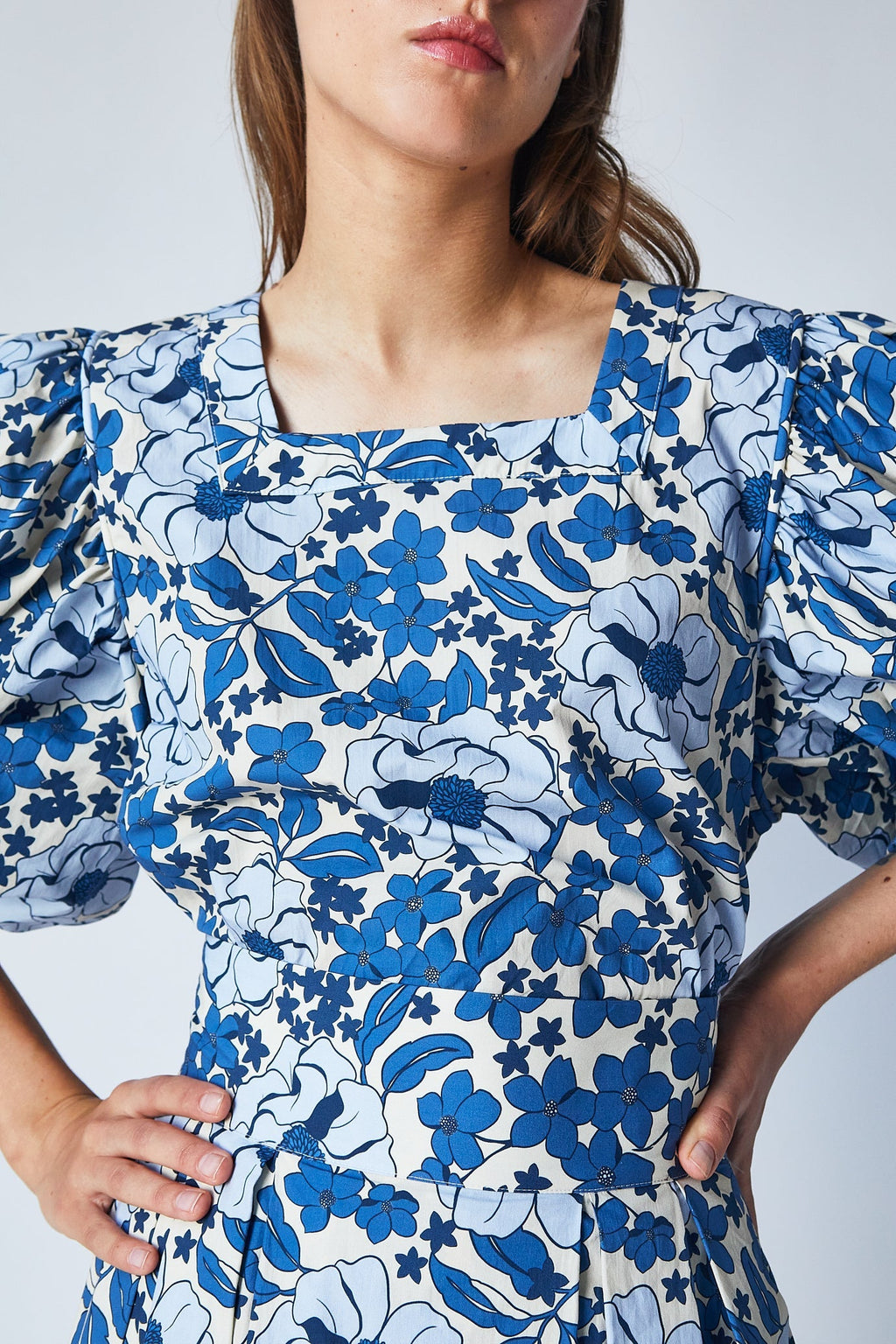 Top Peggy Blue Bloom