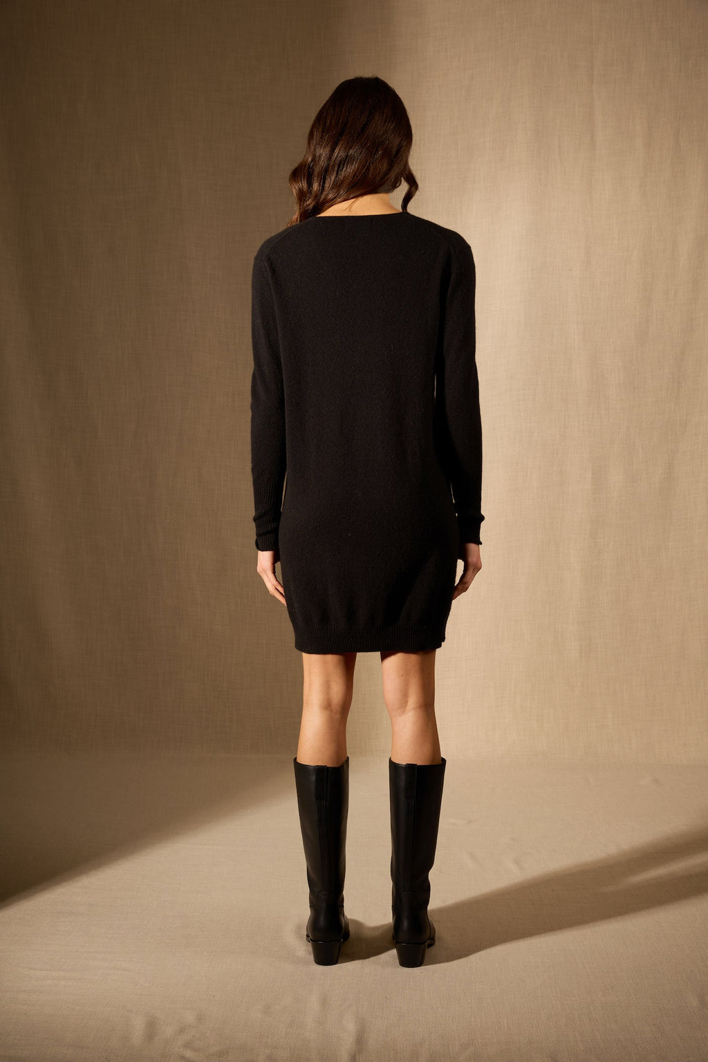 Robe Col V - Levana - Noir