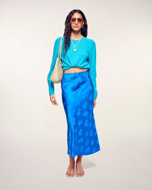 #label: Aya mesure 1,74m et porte une taille S
