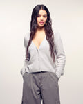 #label: Ehlana mesure 1,77m et porte une taille S