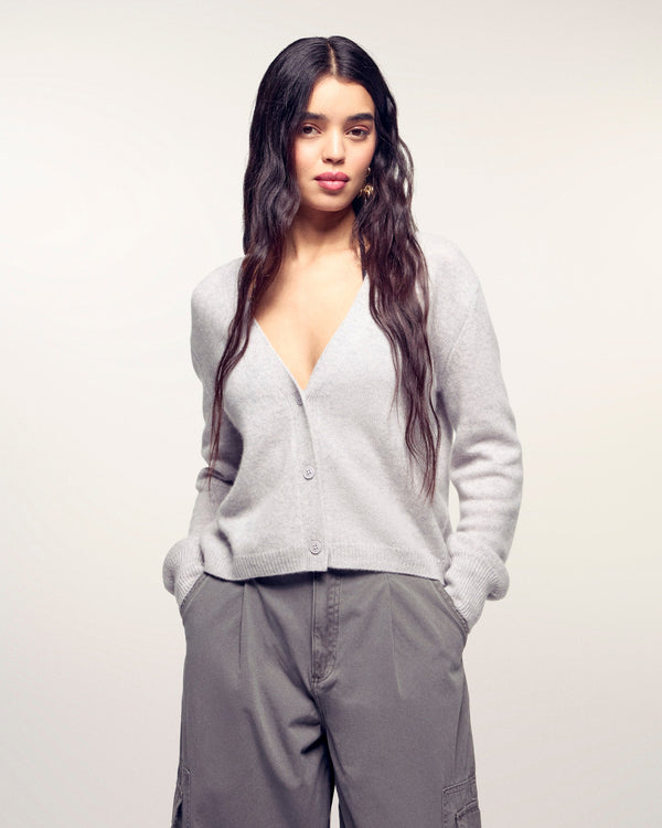 #label: Ehlana mesure 1,77m et porte une taille S