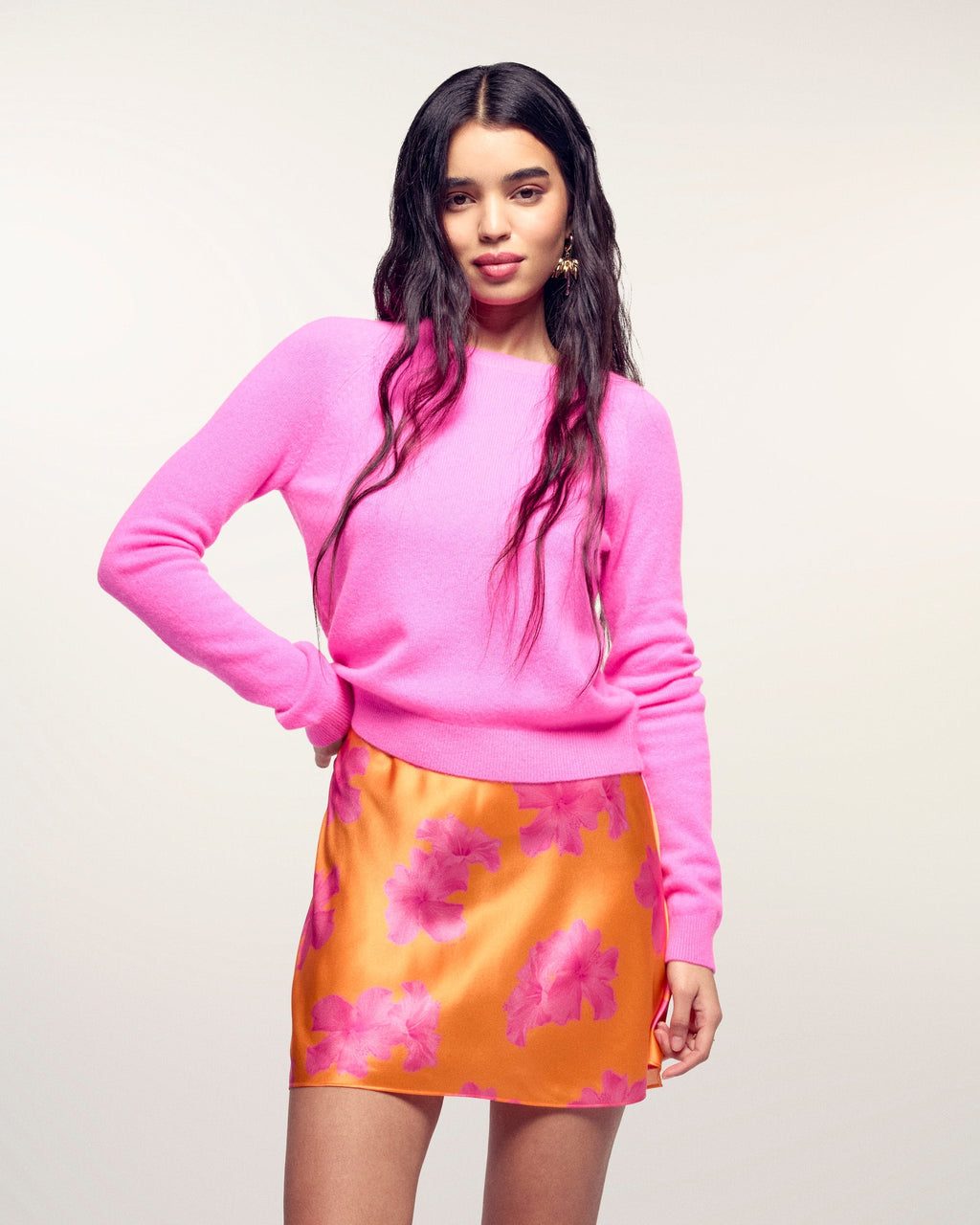 #label: Ehlana mesure 1,77m et porte une taille S