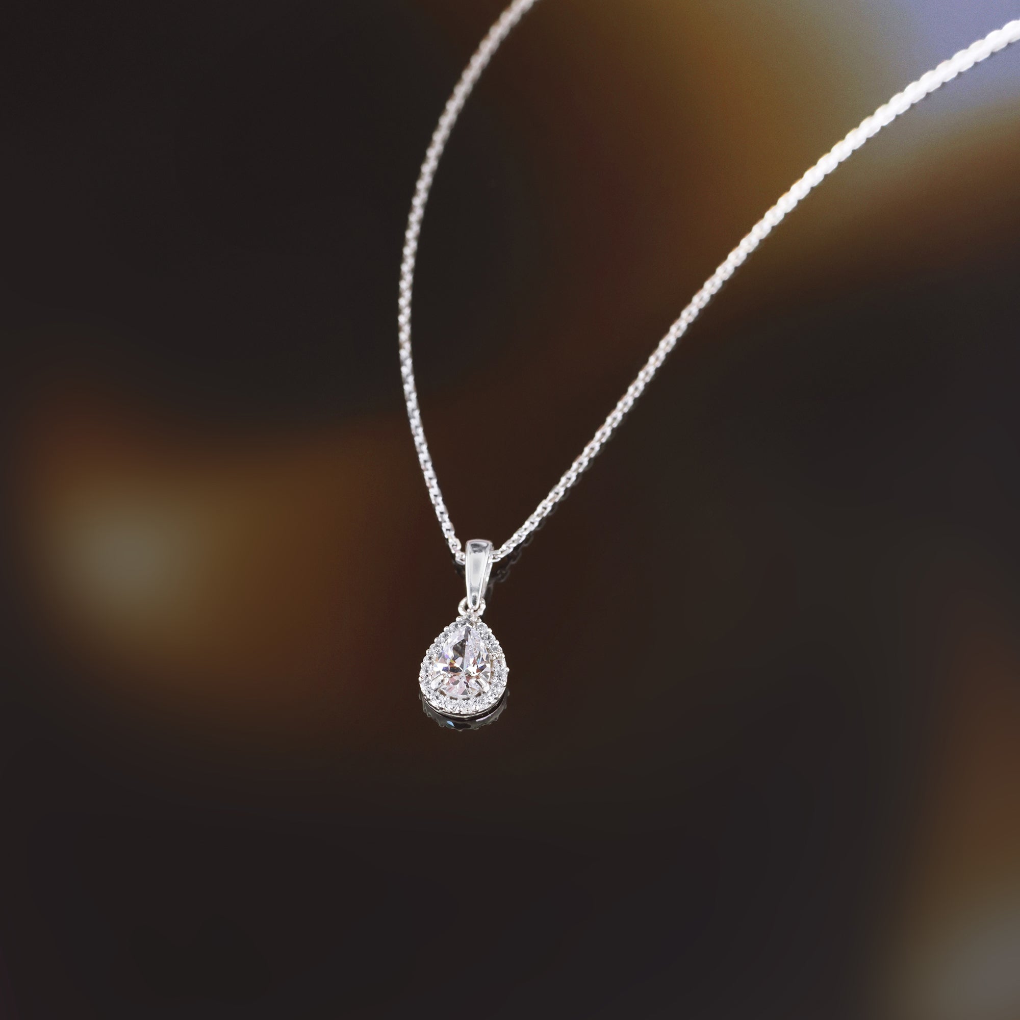 Pendentif " Goutte Brillante" Or Blanc 375/1000 Et Zirconium