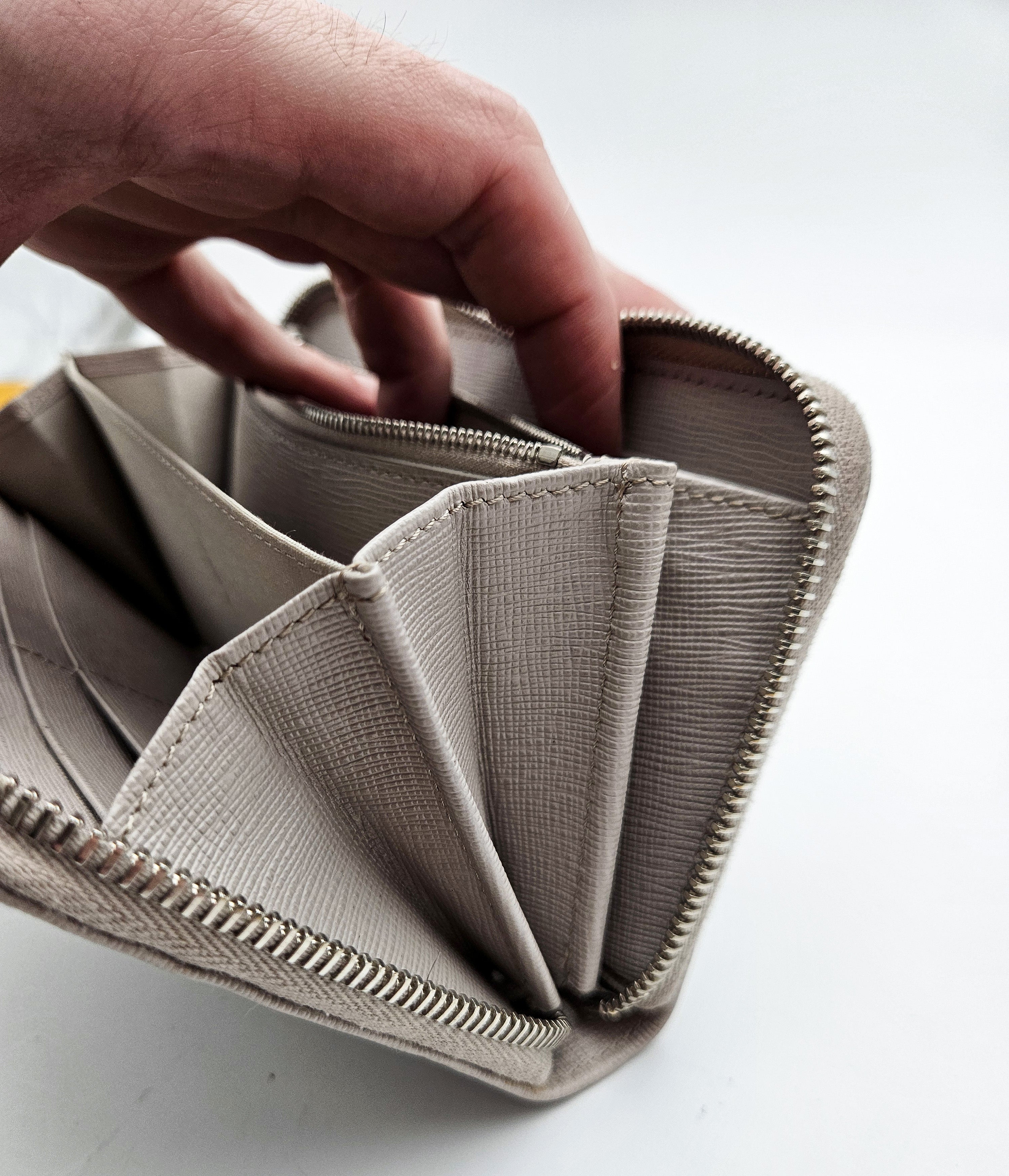 Portefeuille Fendi Cuir Beige Zippé