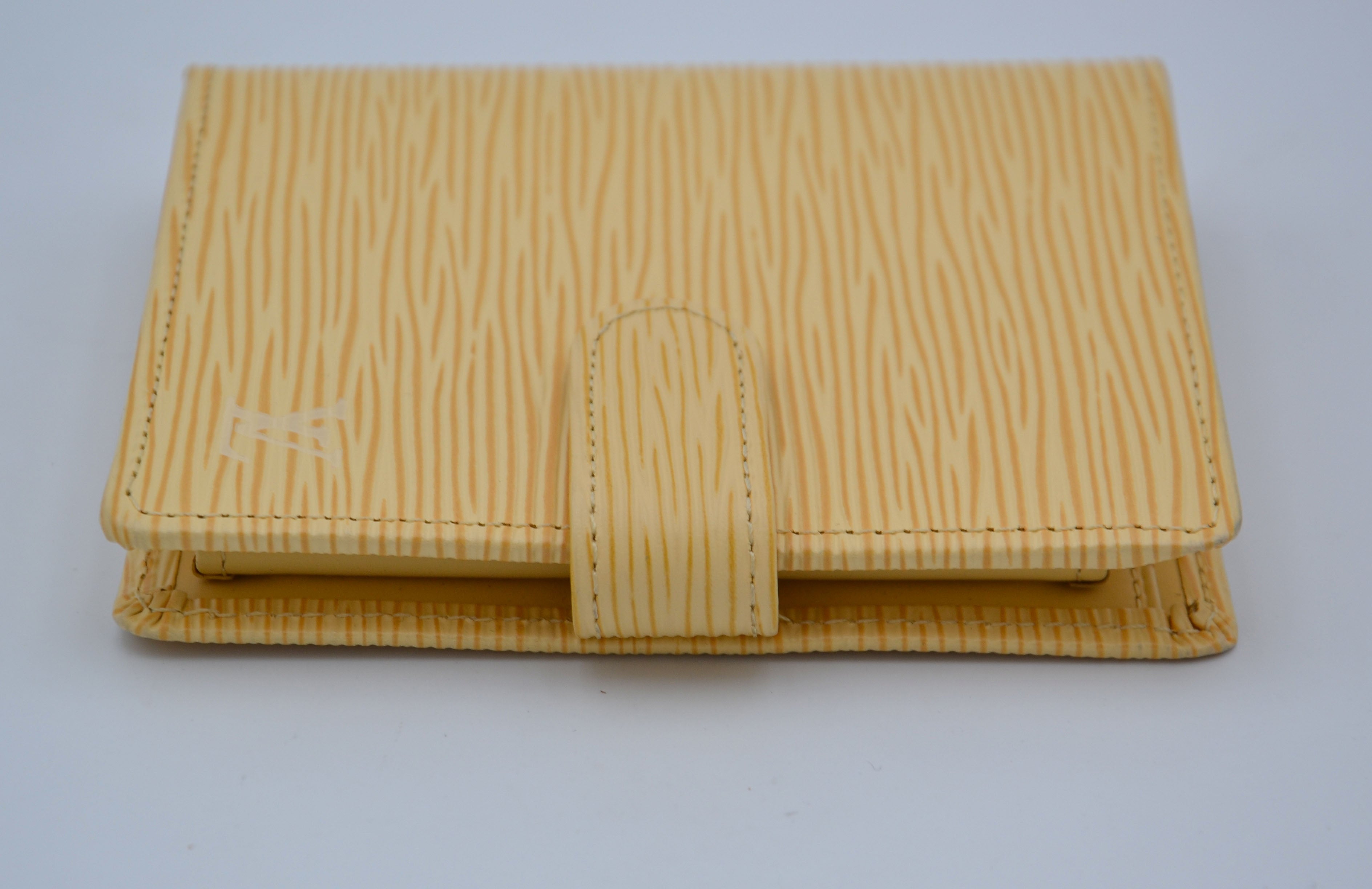 Portefeuille Louis Vuitton Compact En Cuir Epi Jaune Pastel