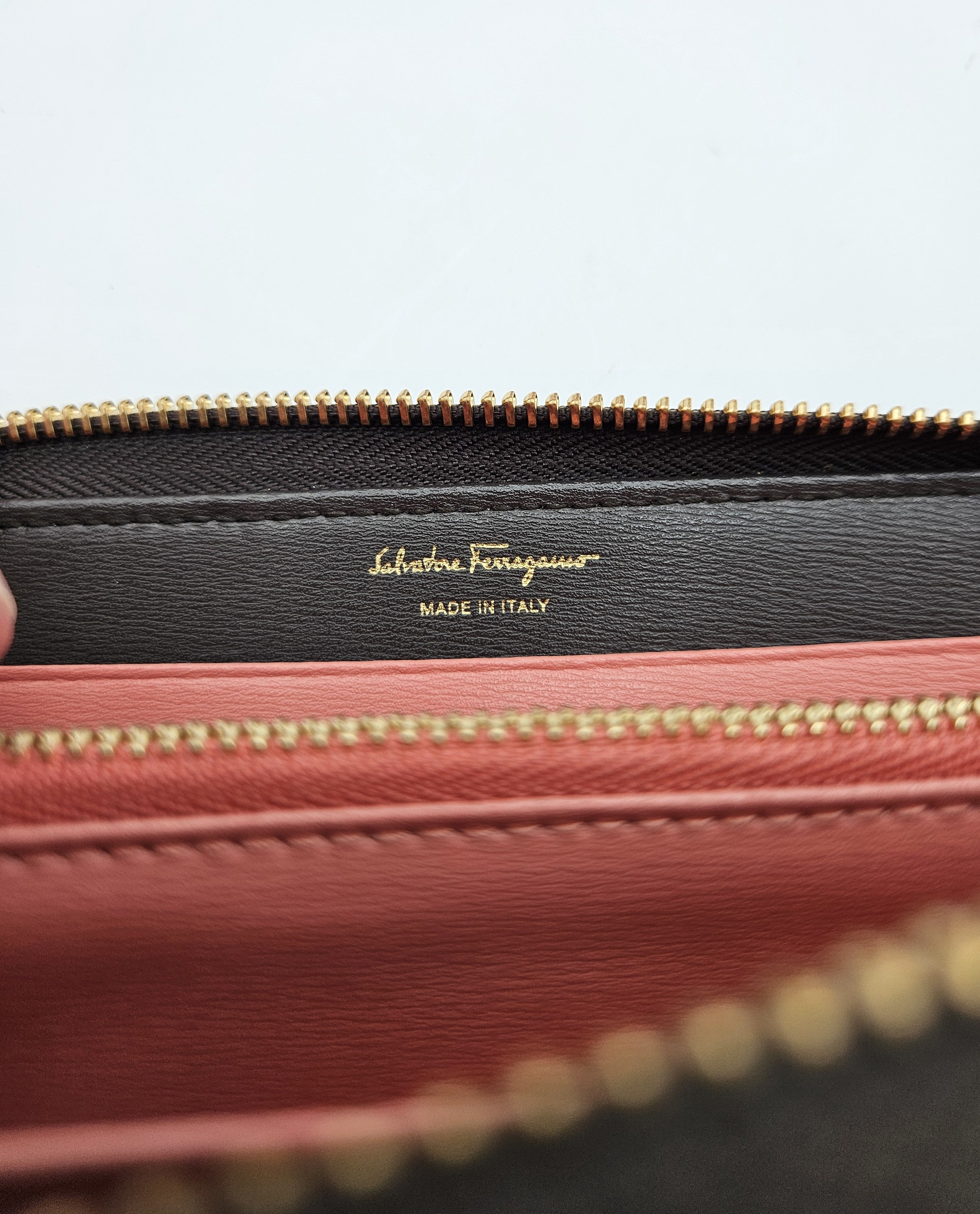 Portefeuille Zippy Salvatore Ferragamo En Cuir
