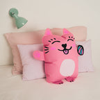  Coussin gonflable Kitty OMY dans une chambre d’enfant – Idée déco tendre et pop 