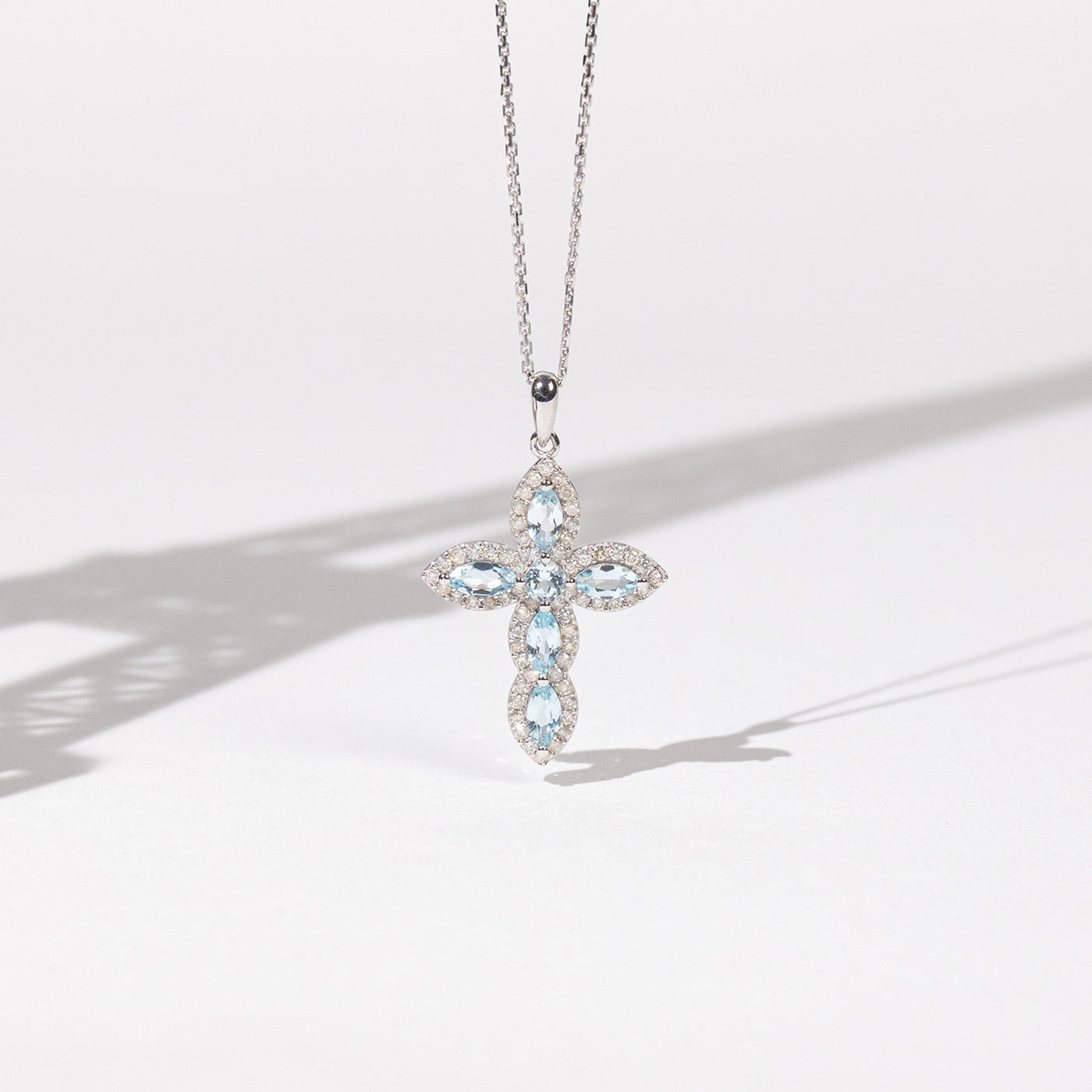 Pendentif "Beka" D 0,391/62 Blue Topaze 1,215/6 - Or Blanc 375/1000