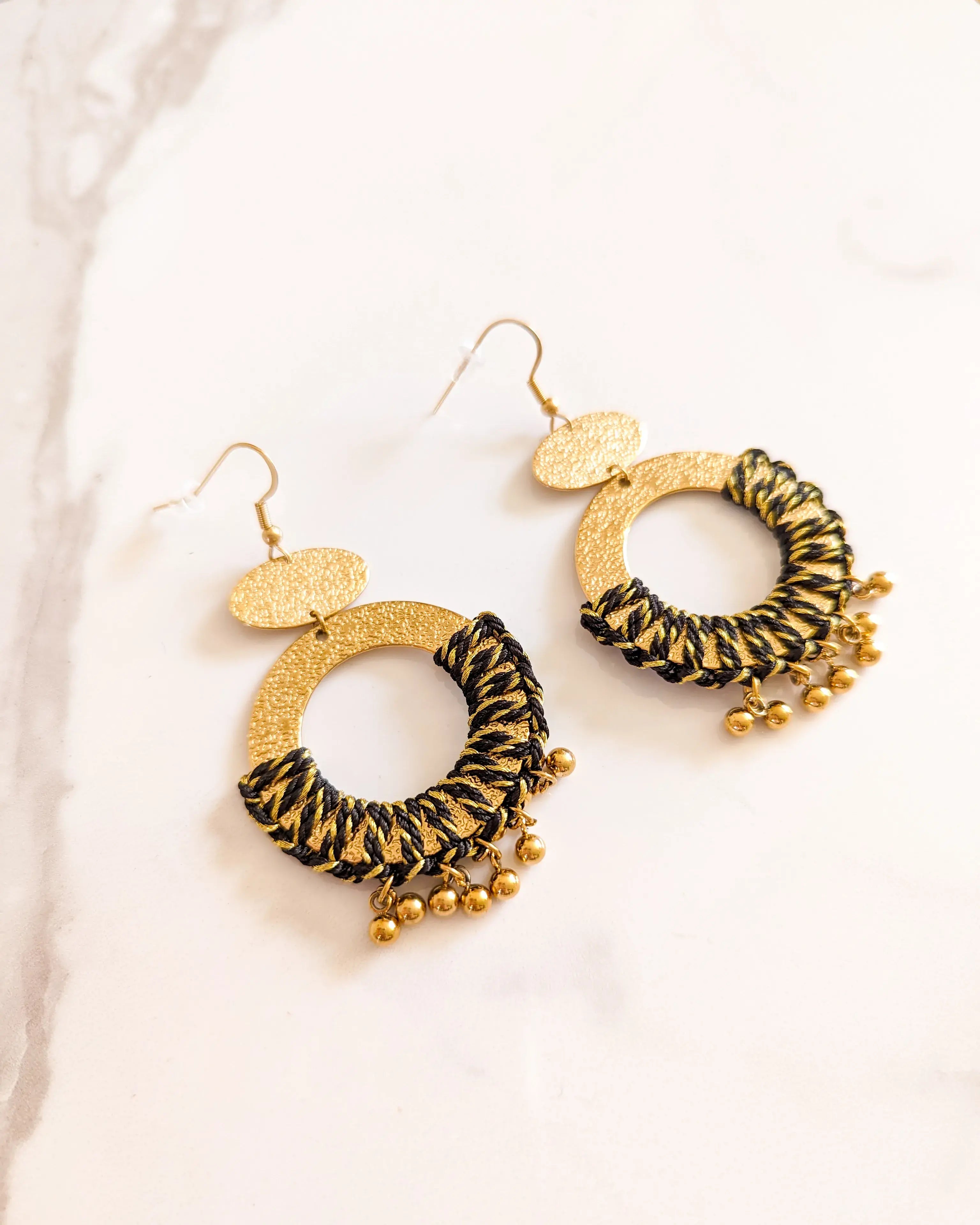 Boucles D'Oreilles Fil Noir Doré - Doria