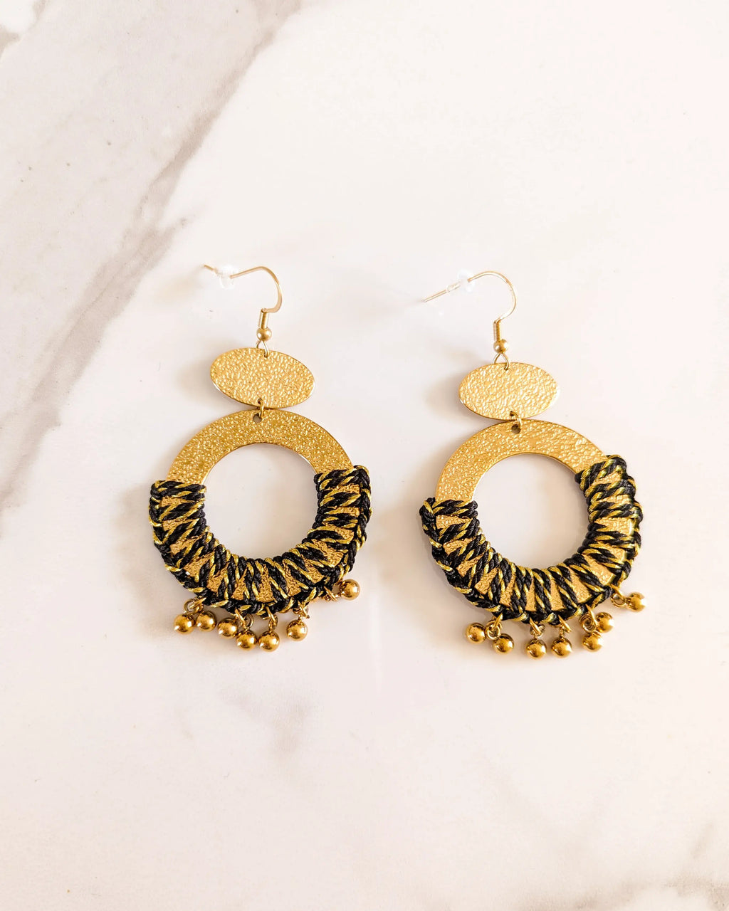 Boucles D'Oreilles Fil Noir Doré - Doria