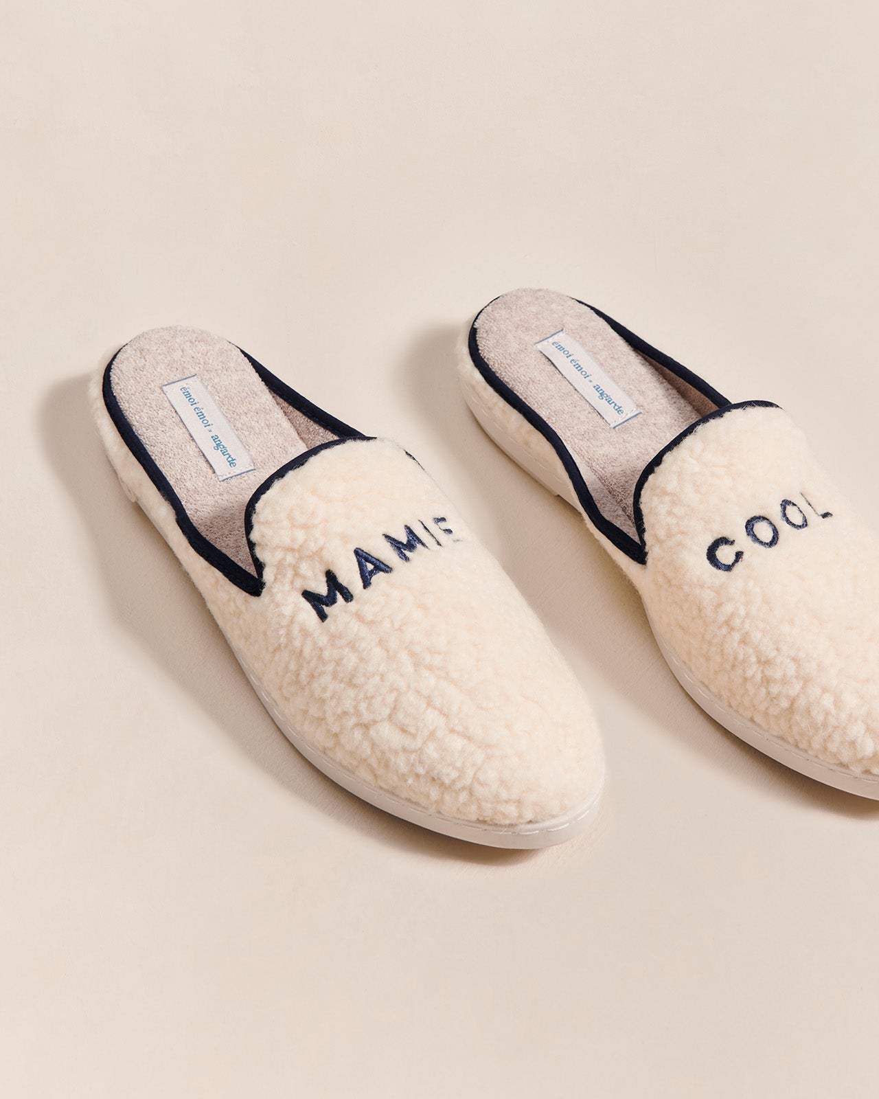 Les Chaussons Mamie Cool En Laine Bouclette - Angarde X Émoi Émoi