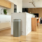 Poubelle de cuisine automatique 42L SOHO Taupe mat en acier INOX avec cerclage