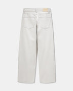 Jean femme en denim 100 % coton non teinté de couleur granit clair, coupe droite et ample, idéal pour un style décontracté et confortable.