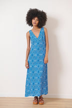 Robe longue fluide prêt-à-porter femme coloris bleu à motifs col V Garance Paris