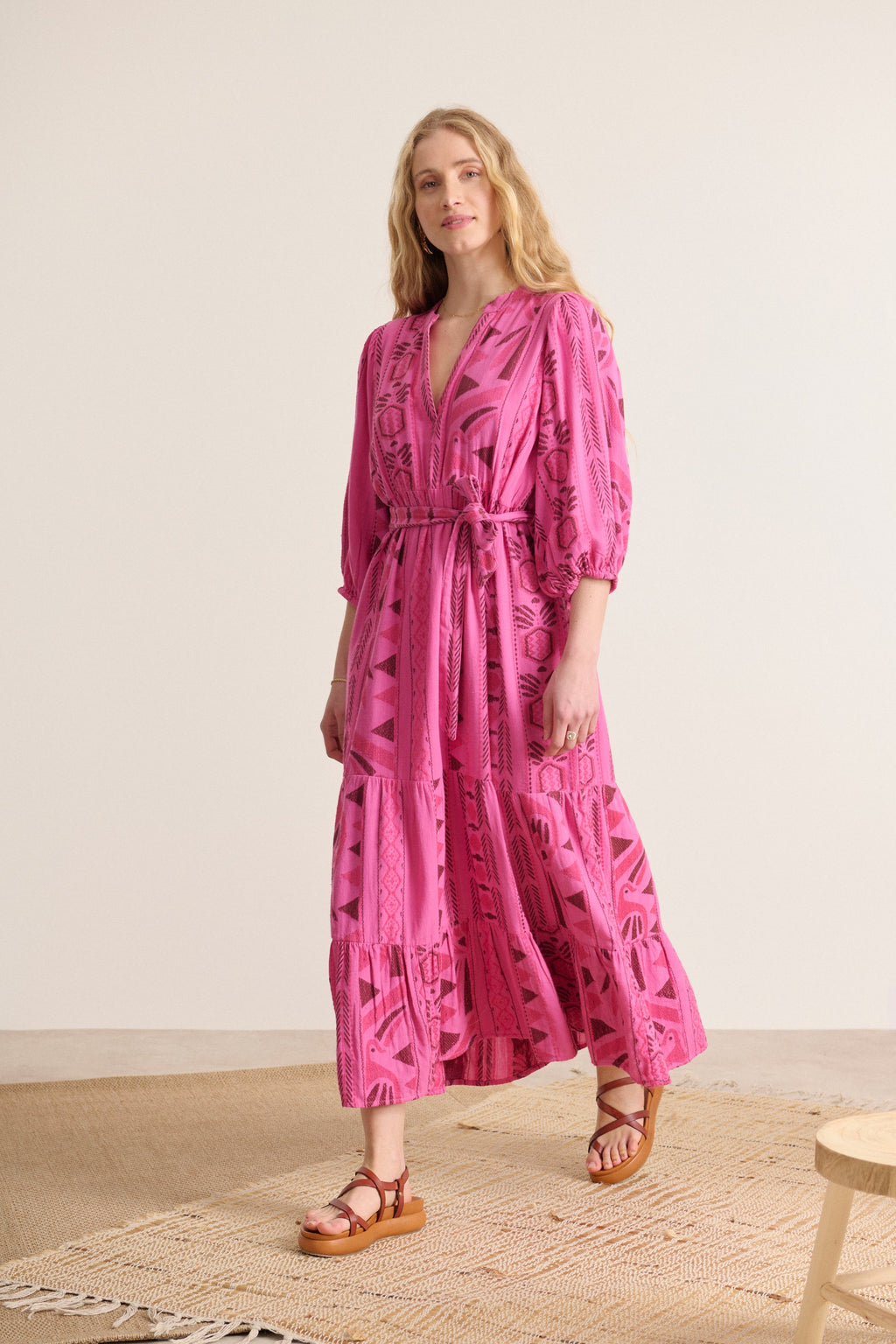 Tenue femme 100% coton coloris rose tissu jacquard coupe évasée ceinture amovible à la taille Garance Paris marque française