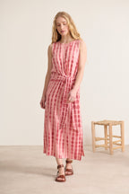 Robe midi sans manches avec encolure ronde et ceinture à nouer à la taille sur le côté modèle robe coloris terre cuite 