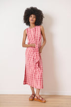 Robe à encolure ronde couleur terre cuite avec imprimés silhouette féminine fluide et décontractée 