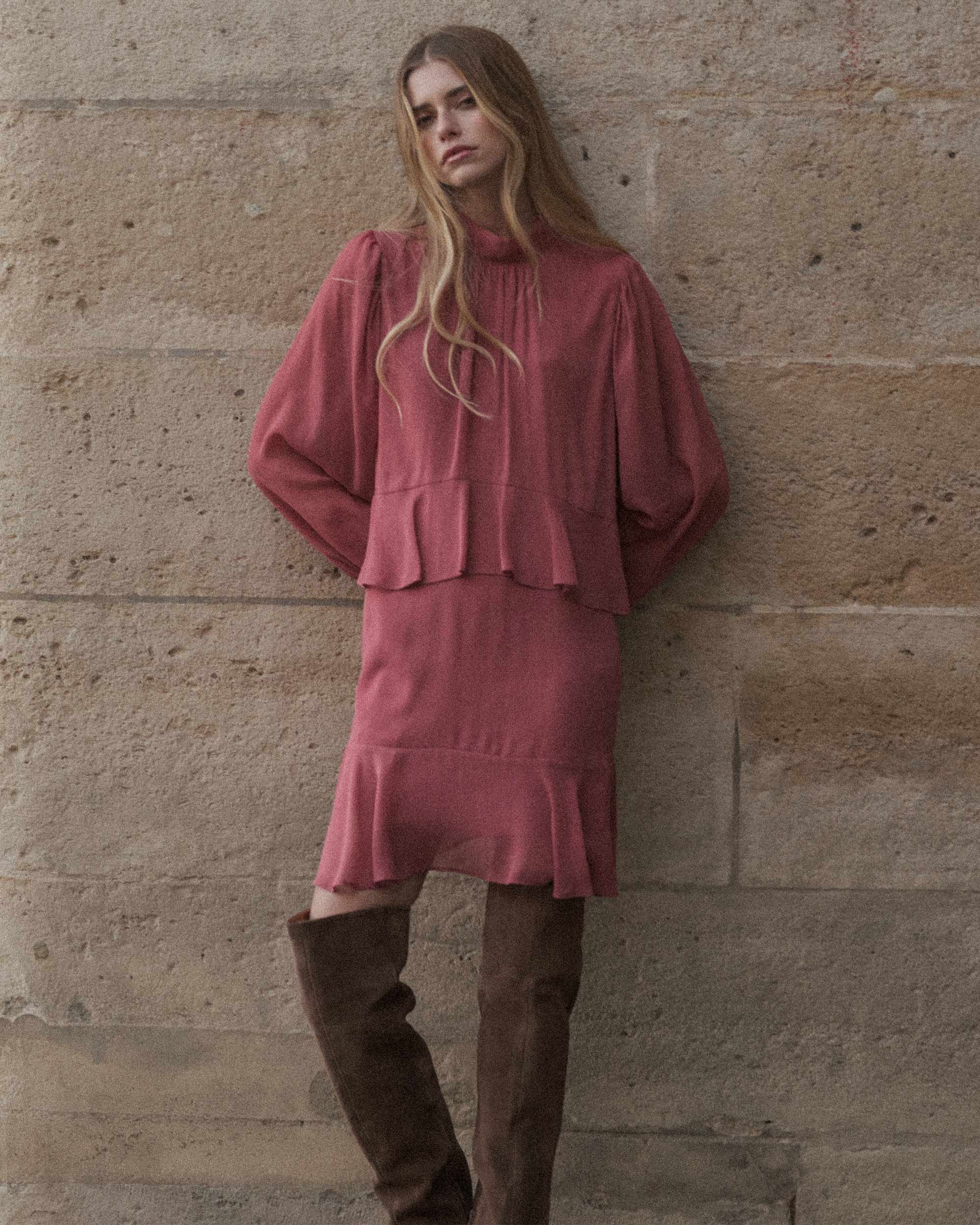 Robe Courte Fluide À Volant Blush Sahelle
