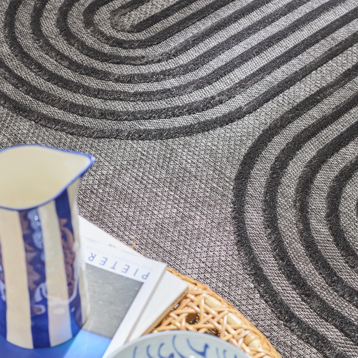 Tapis Santorini 987 - Motif Graphique - Noir - Intérieur / Extérieur