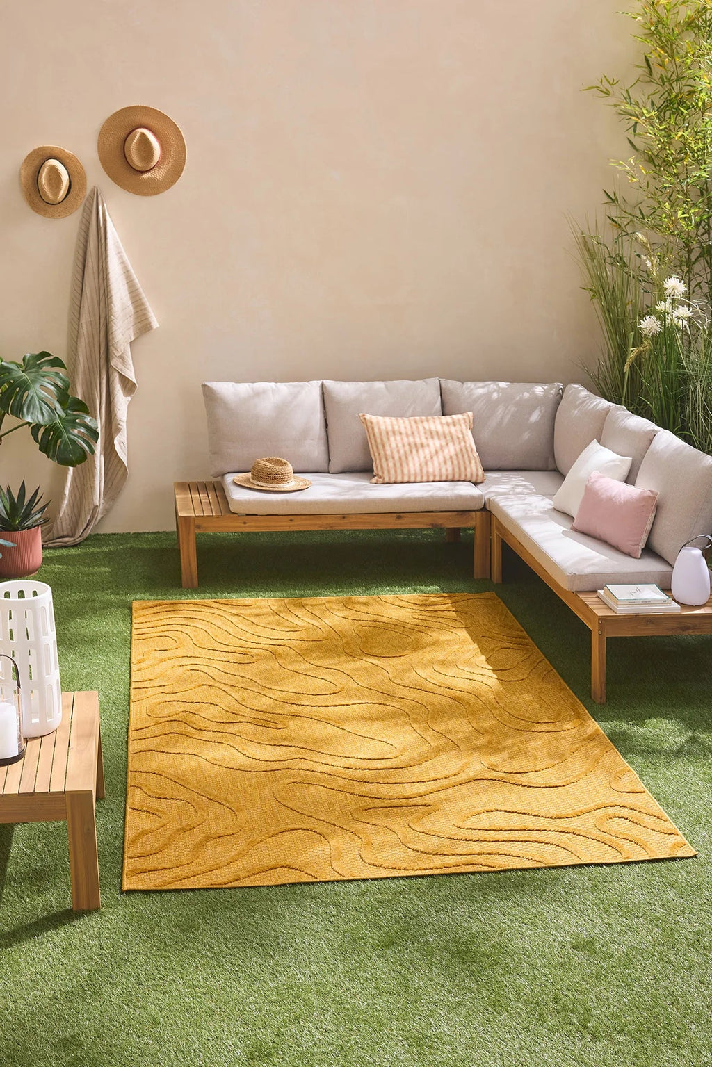 Tapis Santorini 988 - Motif Graphique - Jaune - Intérieur / Extérieur