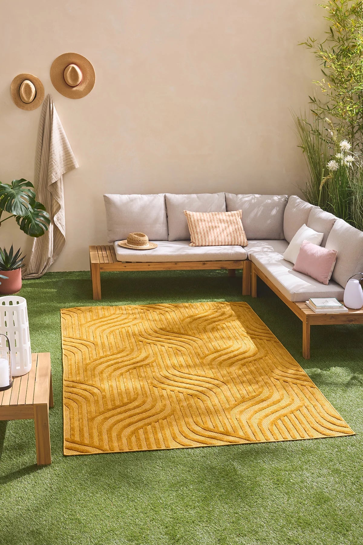 Tapis Santorini 989 - Motif Graphique - Jaune - Intérieur / Extérieur