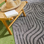Tapis Santorini 989 - Motif Graphique - Noir - Intérieur / Extérieur