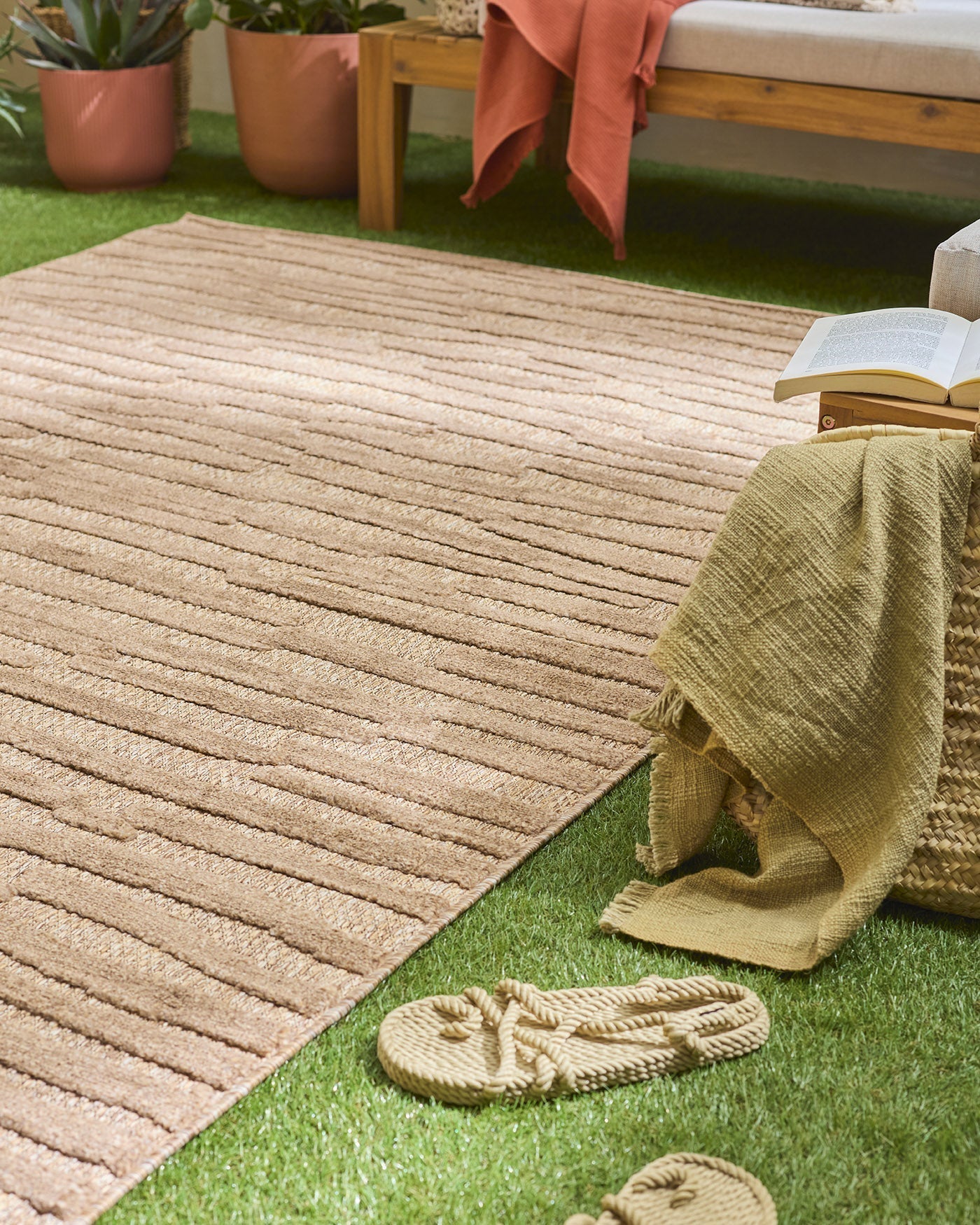 Tapis d'intérieur et d'extérieur à motifs Beige : SAN990BEI Nazar rugs