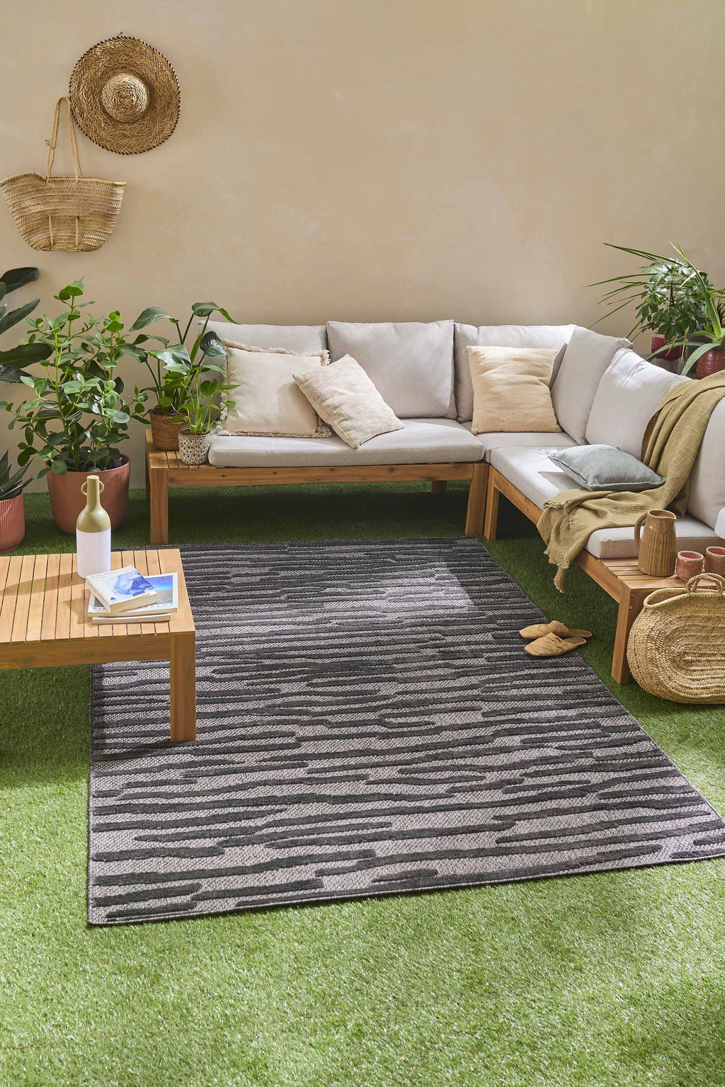 Tapis Santorini 990 - Motif Graphique - Noir - Intérieur / Extérieur
