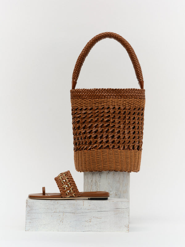 Almeria Camello Flat Toe Sandal