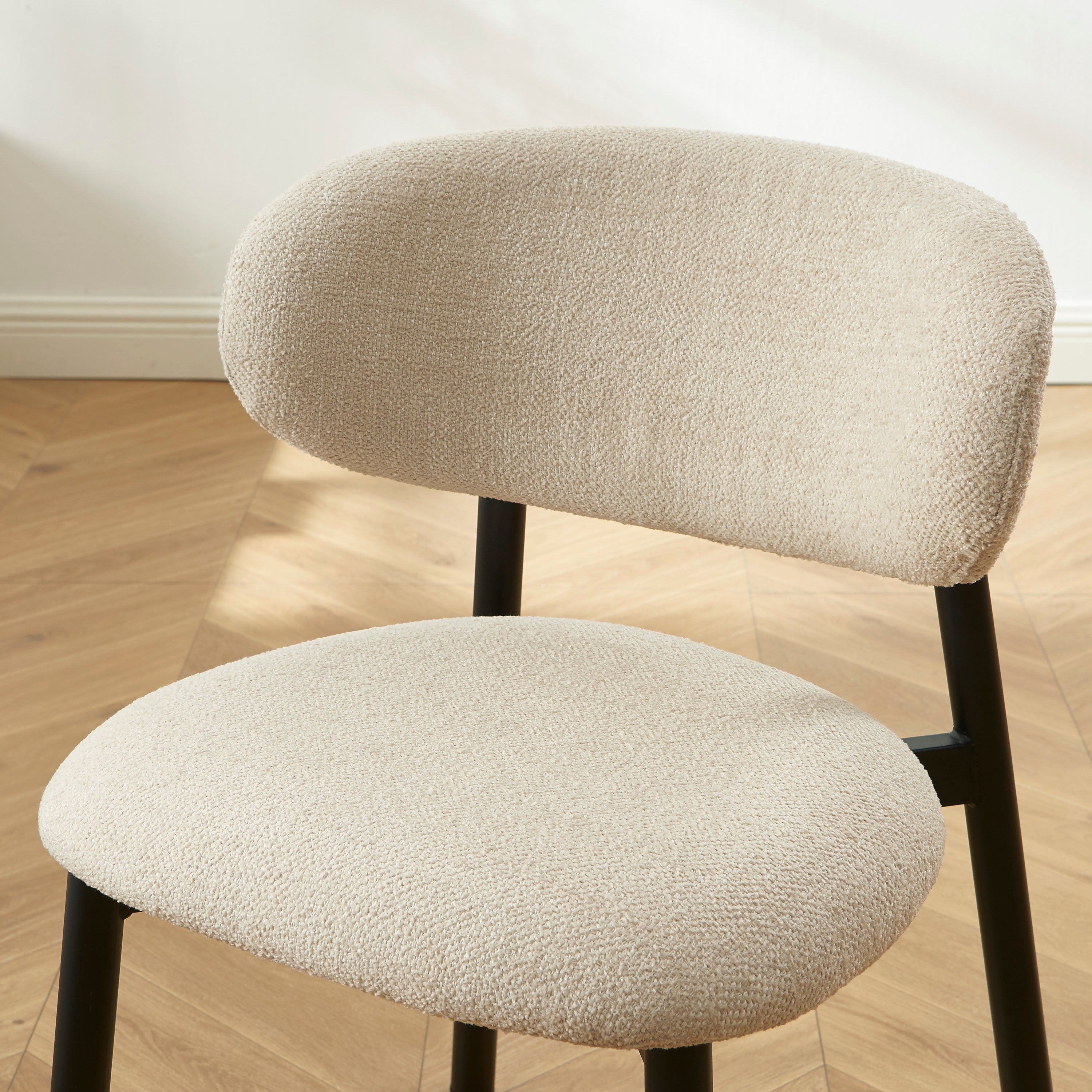 Ciara - Chaises - Bouclette - Beige Et Pieds Métal Noir