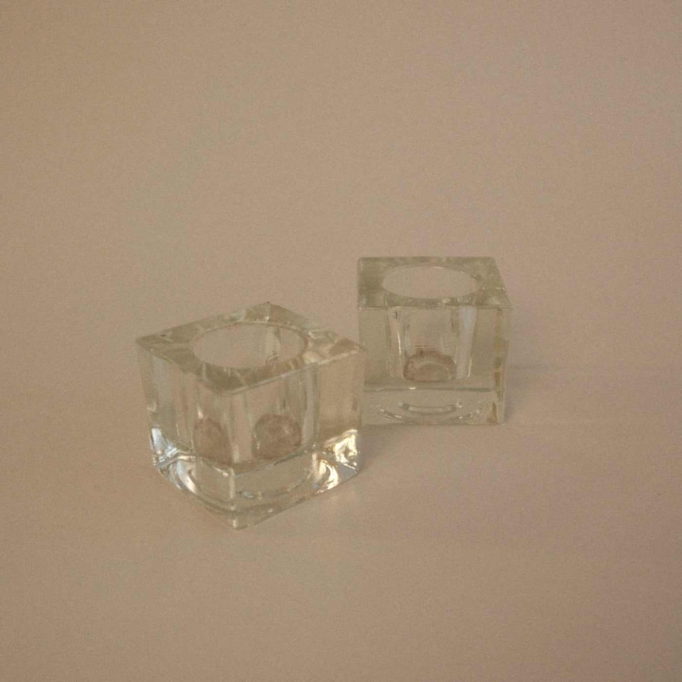 Paire De Bougeoirs Carrés En Verre