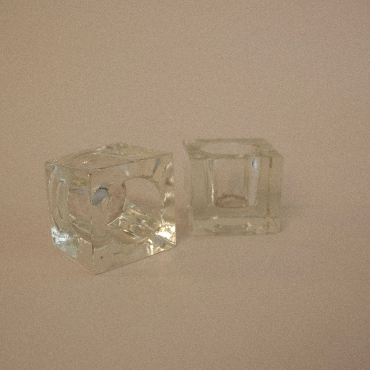 Paire De Bougeoirs Carrés En Verre