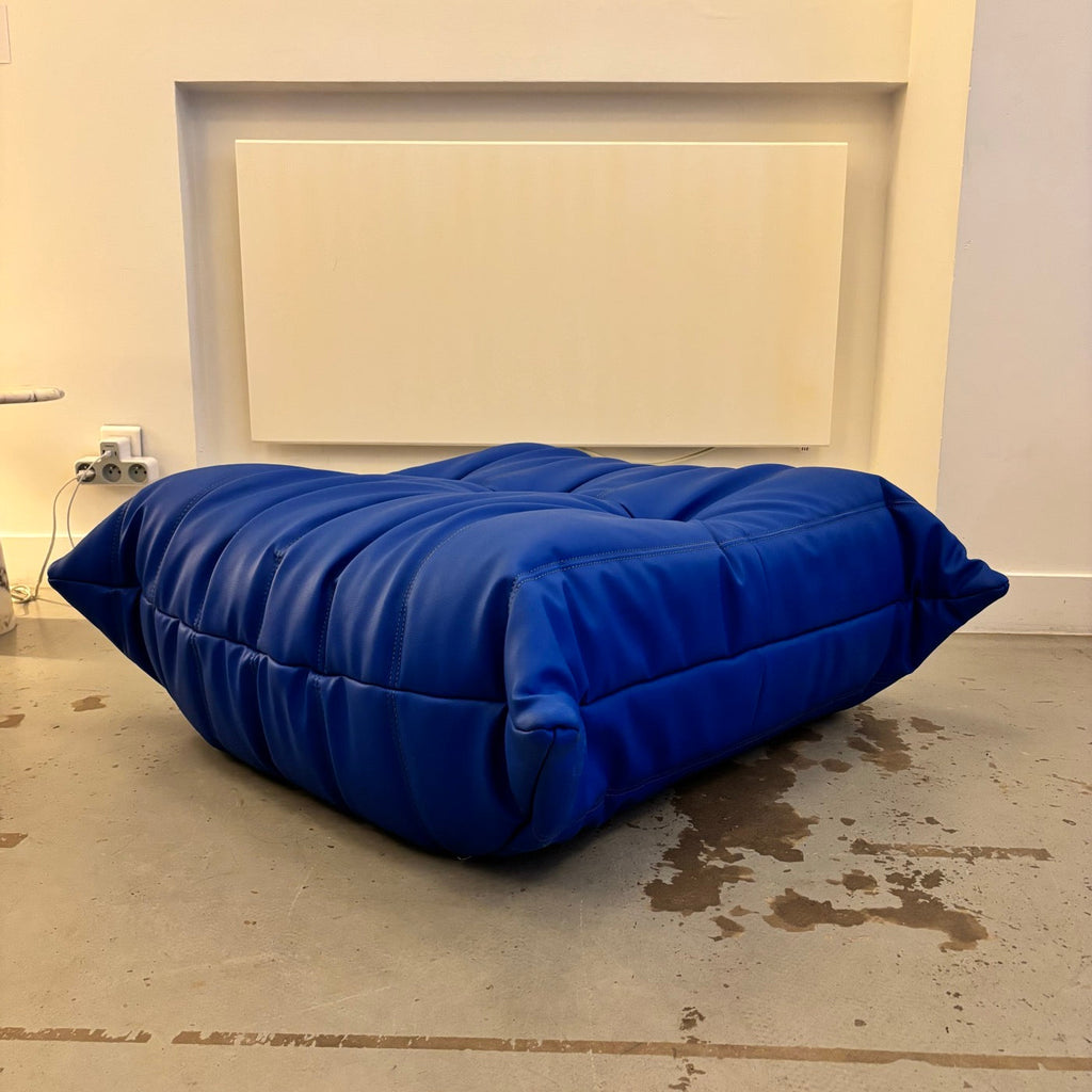 Pouf Togo Bleu Par Michel Ducaroy Pour Ligne Roset