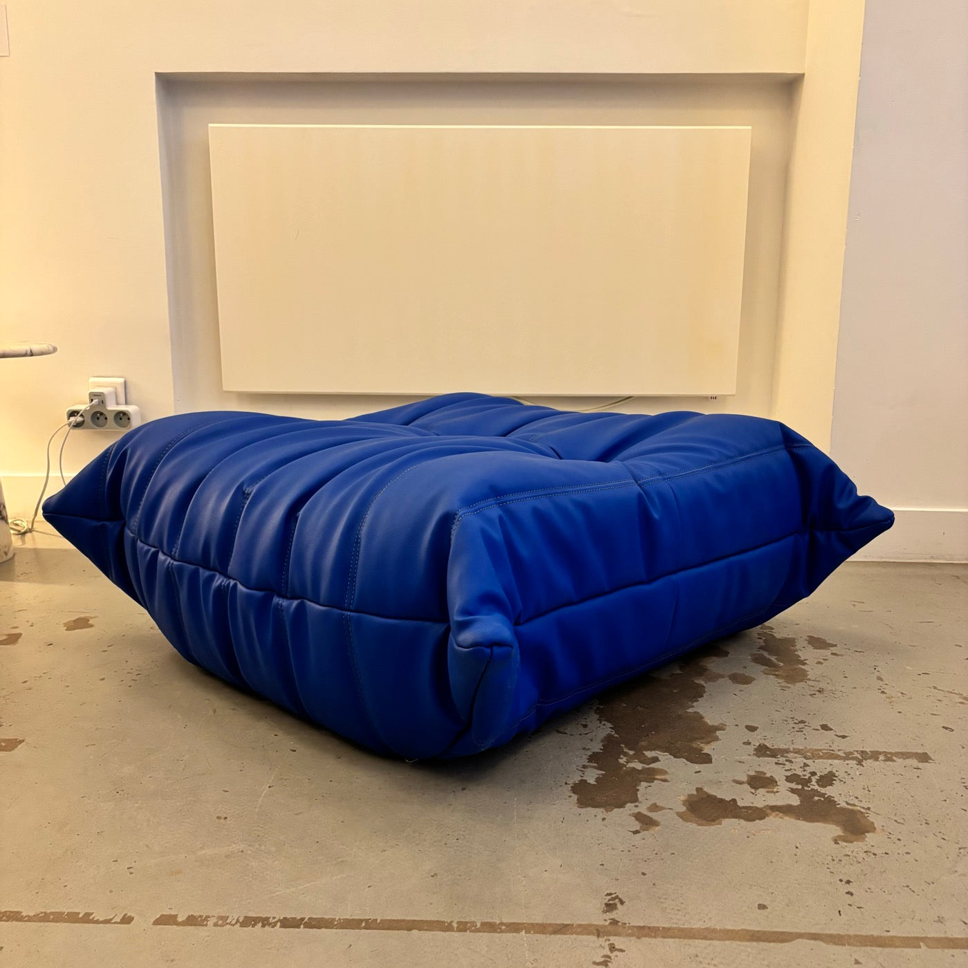 Pouf Togo Bleu Par Michel Ducaroy Pour Ligne Roset