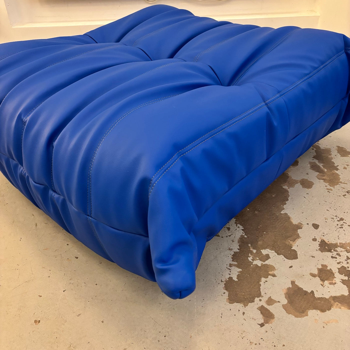 Pouf Togo Bleu Par Michel Ducaroy Pour Ligne Roset