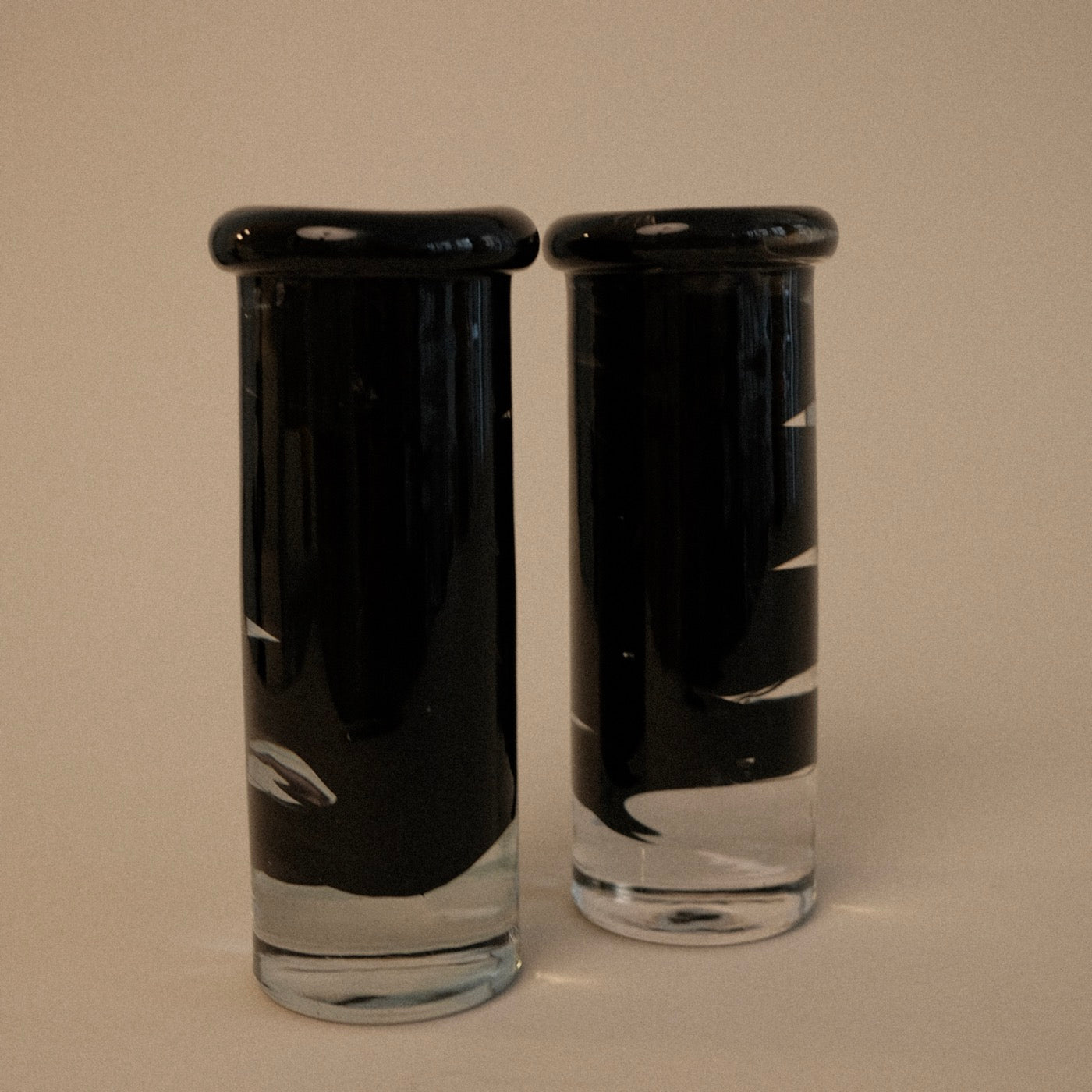 Paire De Bougeoirs En Verre