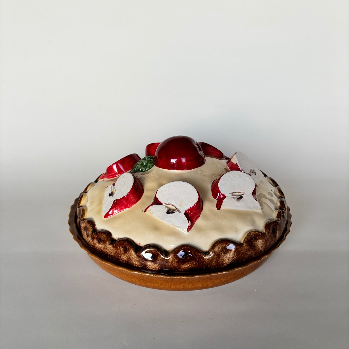 Plat En Barbotine Vintage