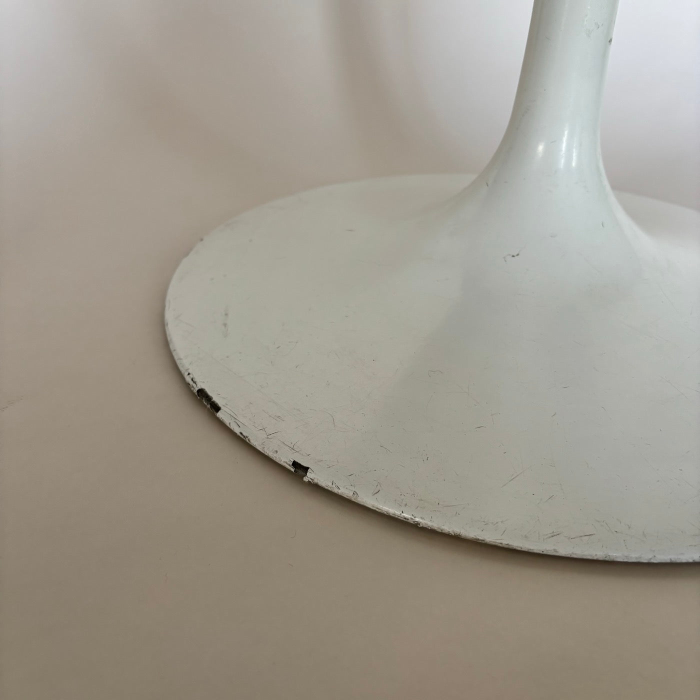Tabouret Tulipe Par Eero Saarinen Pour Knoll