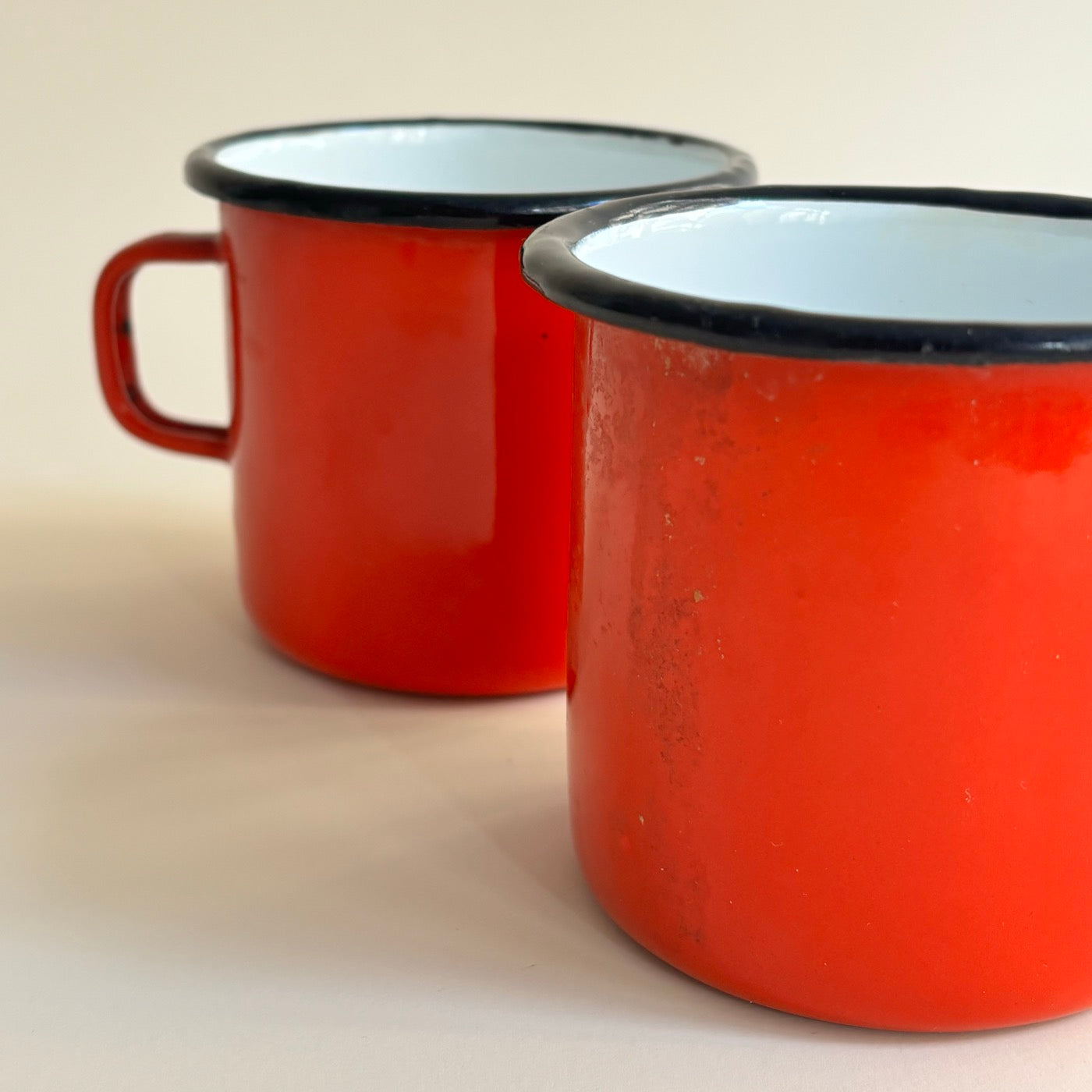 Paire De Tasses En Métal