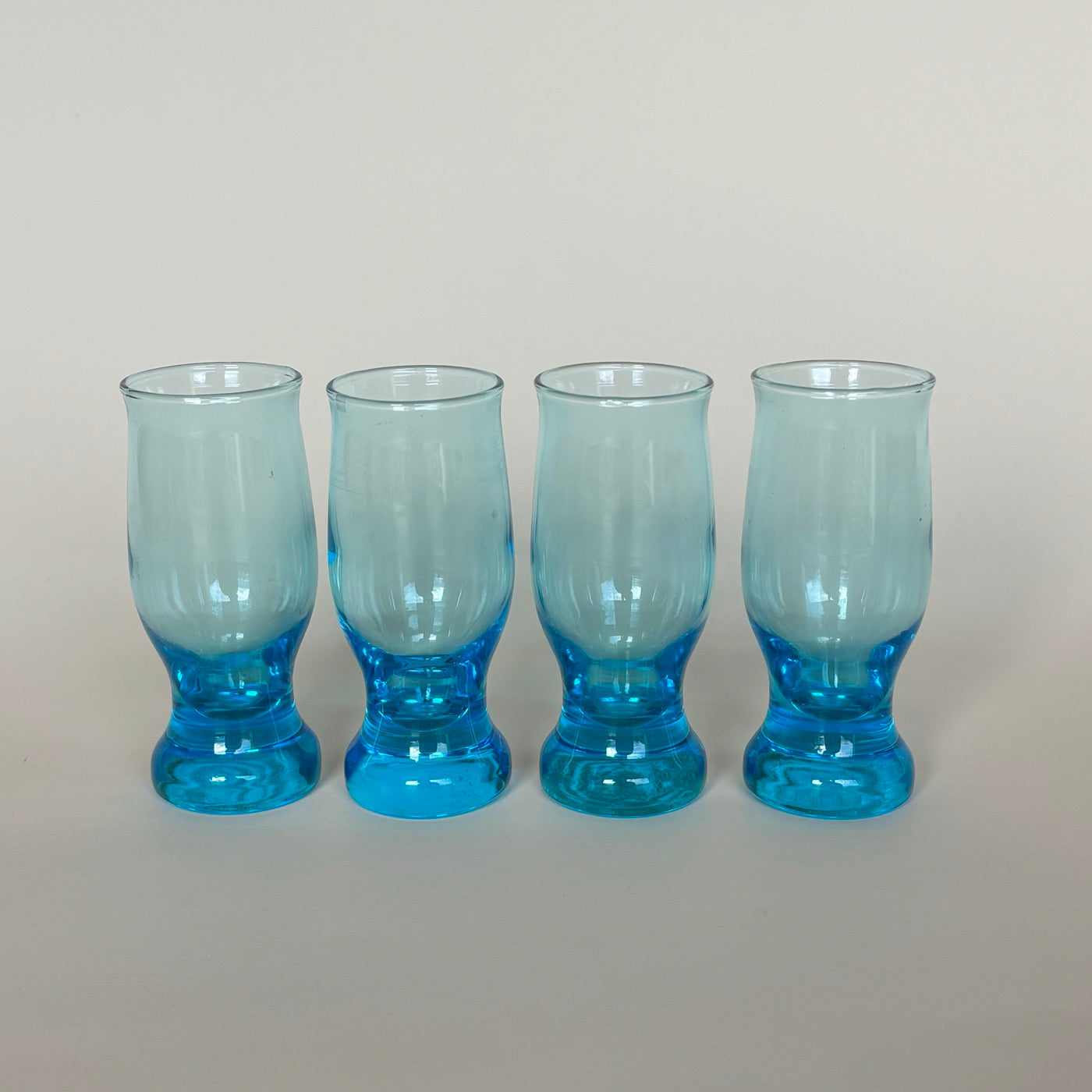 Ensemble De 4 Petits Verres Bleues