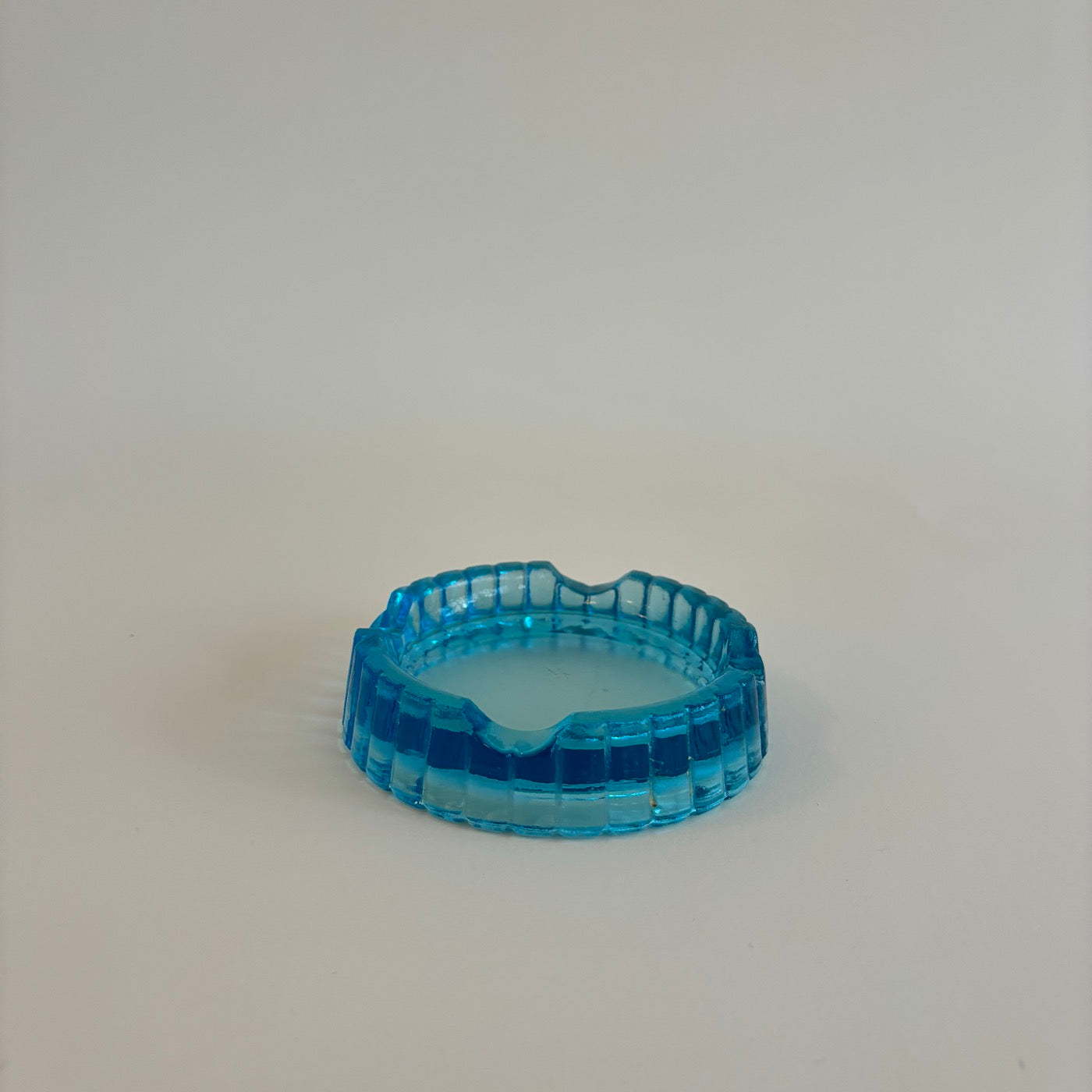 Cendrier En Verre Bleu Vintage