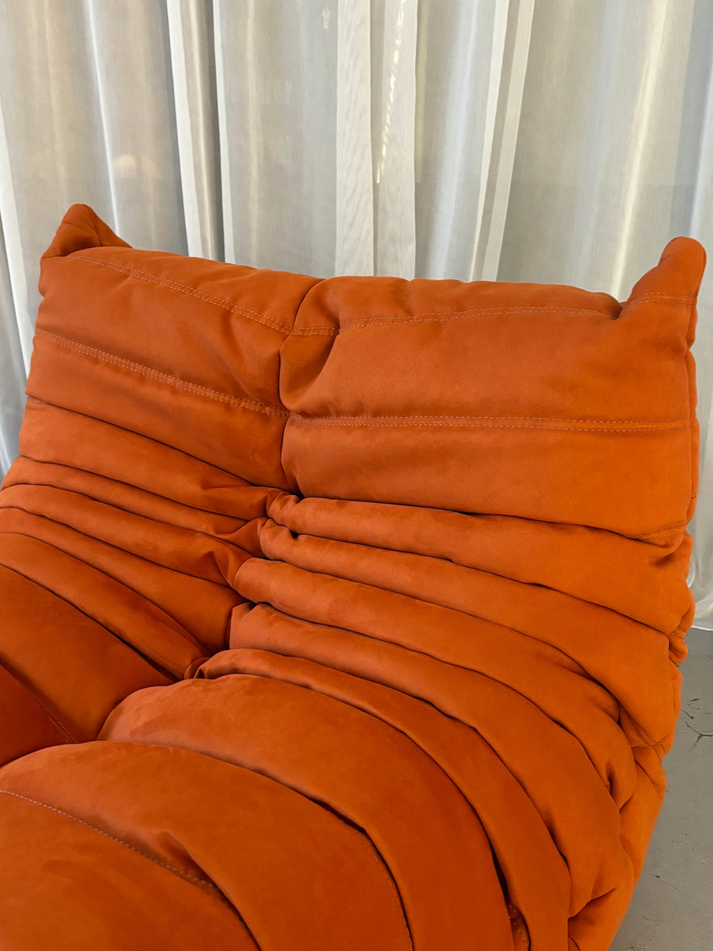 Chauffeuse Togo Orange Par Michel Ducaroy Pour Ligne Roset Années 1973
