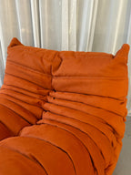 Chauffeuse Togo Orange Par Michel Ducaroy Pour Ligne Roset Années 1973