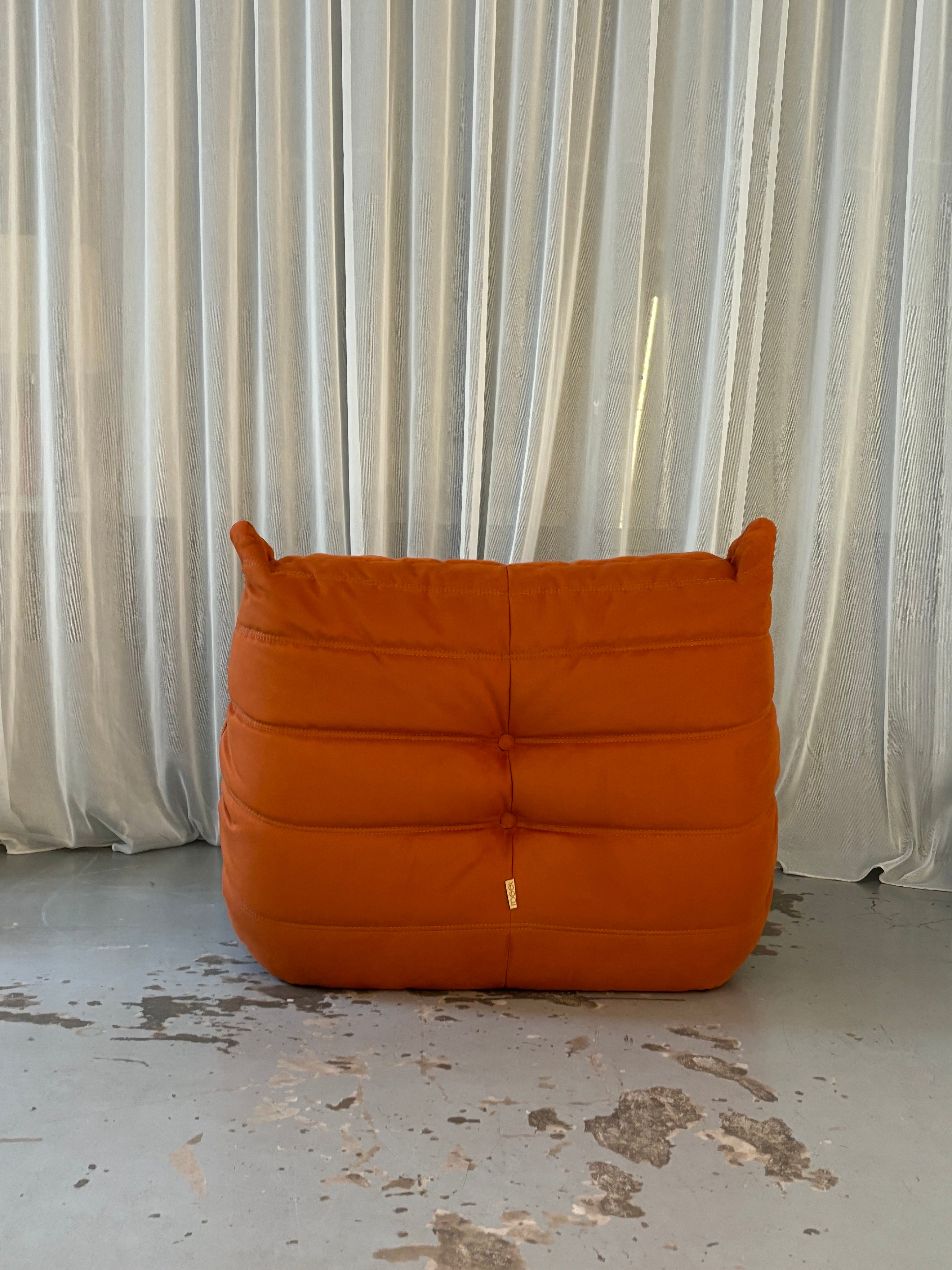 Chauffeuse Togo Orange Par Michel Ducaroy Pour Ligne Roset Années 1973